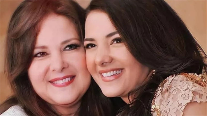 بكلمات مؤثرة.. دنيا سميرغانم لوالدتها فى عيد الأم وحشتيني أوي يا مامي