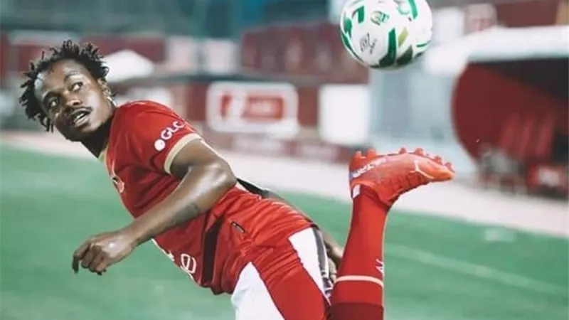 مدرب جنوب أفريقيا يوجه صدمة قوية للأهلى بشأن بيرسى تاو