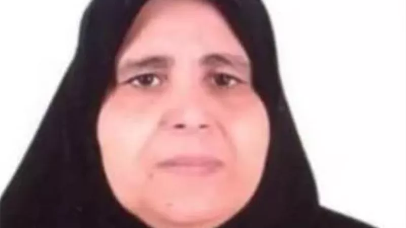 محافظ دمياط تهنئ الفائزة بلقب الأم المثالية الأولى على مستوى المحافظة