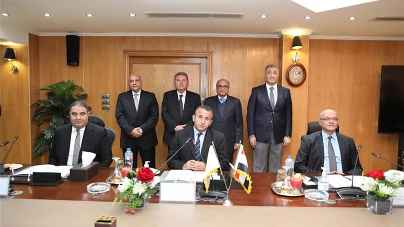 وزيرا العدل وقطاع الأعمال العام يشهدان توقيع بروتوكول لتدريب أعضاء الإدارات القانونية