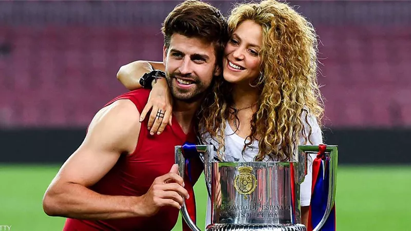 شاكيرا تتغنى ببيكيه بعد رباعية برشلونة في شباك ريال مدريد