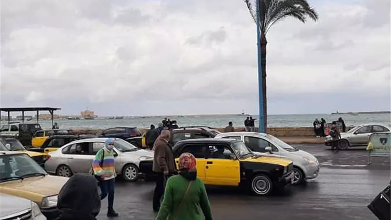 «رياح ترابية وانخفاض بدرجات الحرارة».. الأرصاد الجوية تكشف تفاصيل طقس الغد.. وتعلن عن أماكن سقوط الأمطار