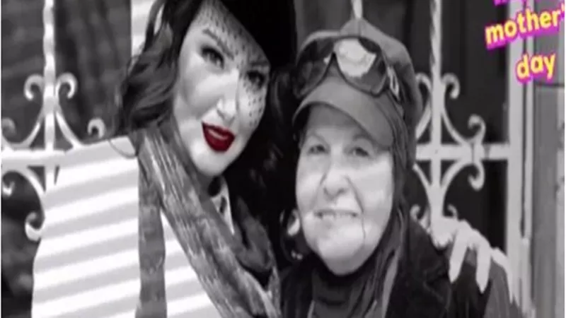سمية الخشاب توجه رسالة لوالدتها فى عيد الأم