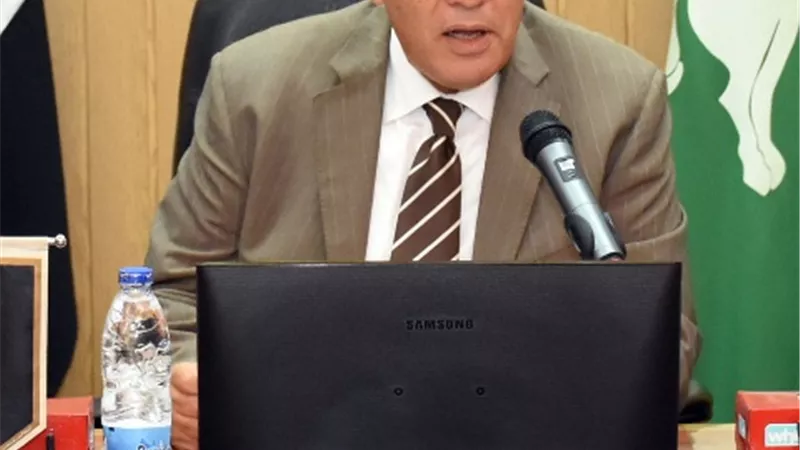 ضبط ٦ أطنان مواد غذائية مجهولة المصدر محملة على سيارة نصف نقل بمركز ههيا