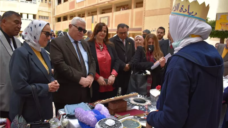 مديرتعليم الإسكندرية يستقبل وفدا للوكاله الامريكيه للتنميه