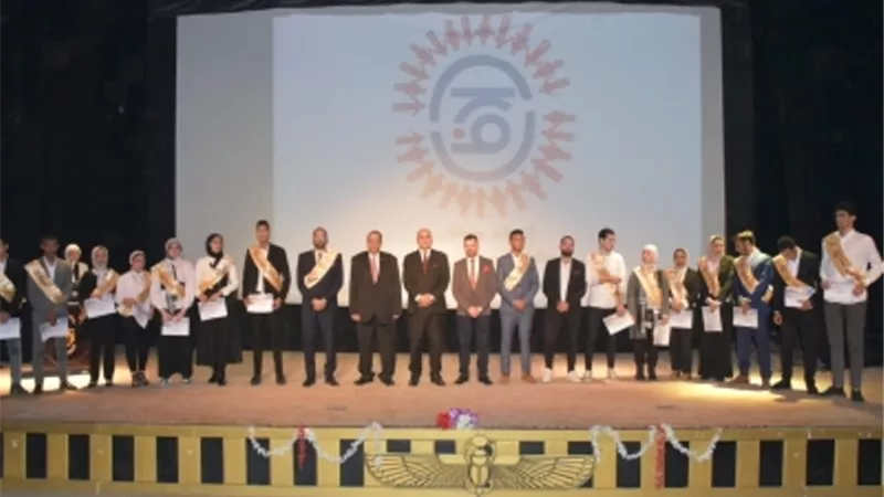 رئيس جامعة الأقصر يشهد حفل تنصيب اتحاد طلاب كلية الفنون الجميلة.. بالصور