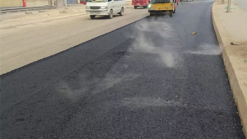 محافظ الجيزة يتابع أعمال رصف وتطوير المحاور المرورية..صور