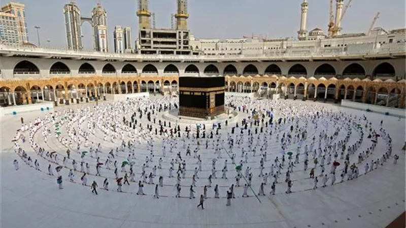 السعودية تعلن عودة الاعتكاف بالحرمين الشريفين بالعشر الأواخر من شهر رمضان