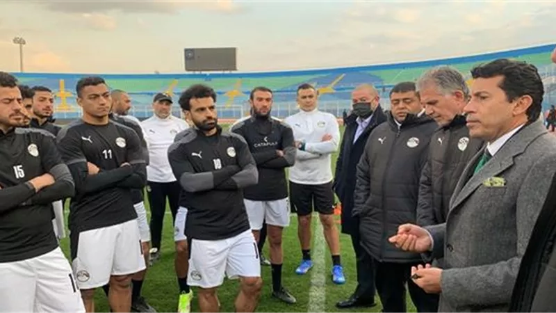 تفاصيل لقاء وزير الرياضة مع لاعبى المنتخب قبل مواجهة السنغال