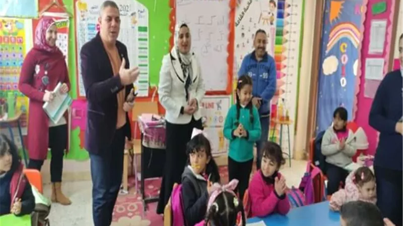 مدير ووكيل تعليم العبور يتفقدان مدرسة الشهيد عمرو مسعد الرسمية لغات