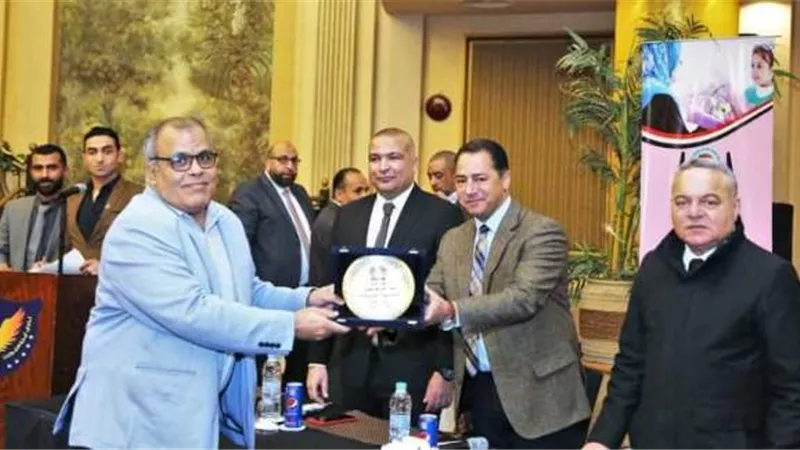اللجنة النقابية للملاحة الجوية تحتفل بالعامل المثالي و الأم المثالية