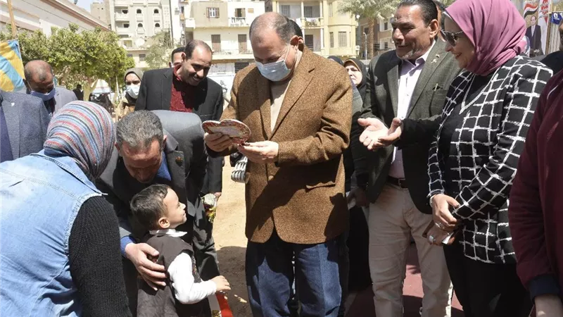 محافظ أسيوط يفتتح معرض المشغولات اليدوية والمنتجات الزراعية