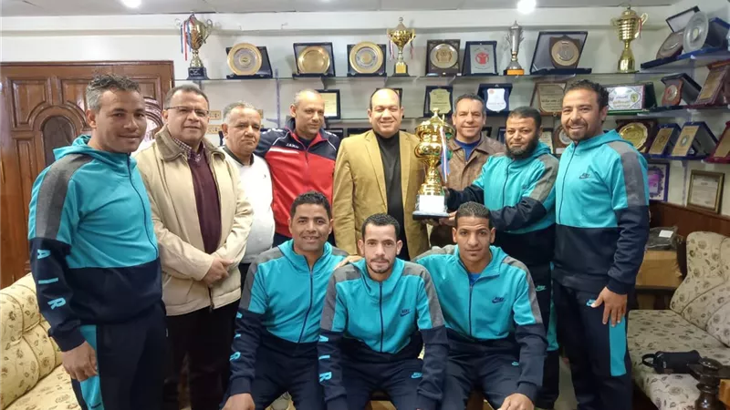 المنيا تكرم فريق كرة القدم الفائز ببطولة اللجان الرياضية