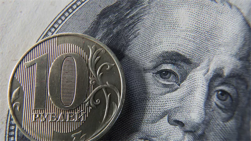 هبوط الدولار أمام الروبل الروسي بعد قرار بوتين حول صادرات الغاز إلى أوروبا