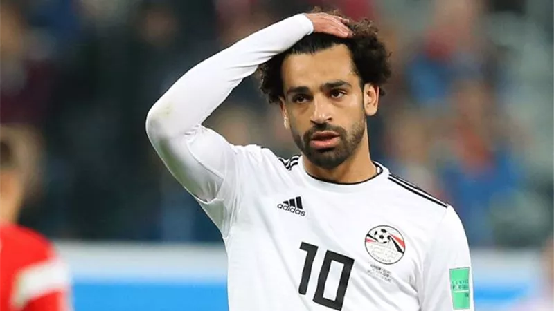 طبيب إصابات يؤكد: محمد صلاح فى خطر قبل مباراتى السنغال.. وعلى ليفربول تجهيز البديل