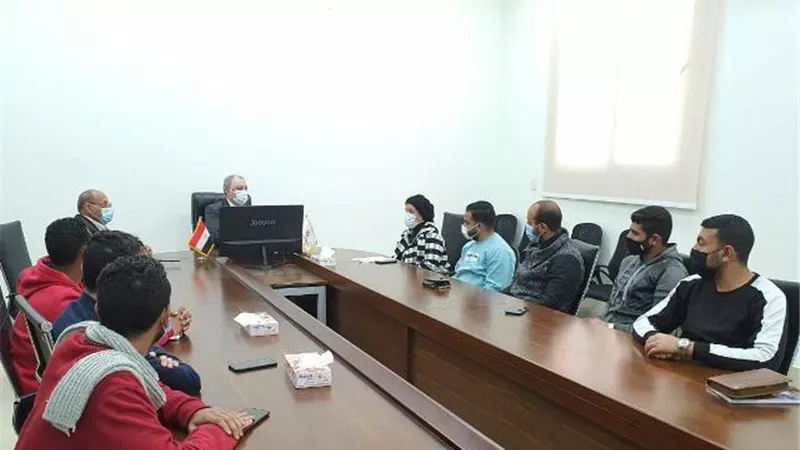 رئيس جامعة بنى سويف التكنولوجية يعقد لقاء مفتوح مع الطلاب