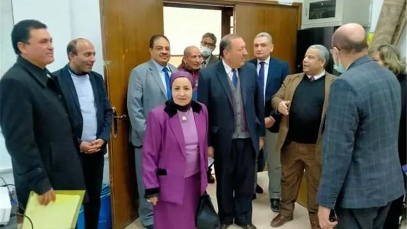لجنة قطاع الاداب بالمجلس الأعلى للجامعات في زيارة لكلية الآداب بجامعة السويس