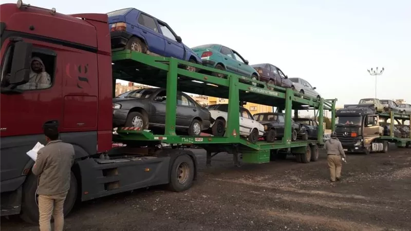 تسليم ٨٧ سيارة ملاكي وميكروباص لتخريدها بالبحر الأحمر