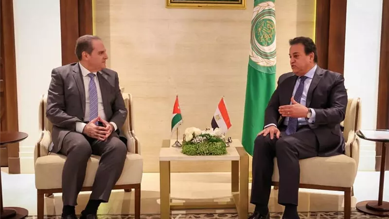 القائم بأعمال وزير الصحة يبحث التعاون مع نظيره الأردني
