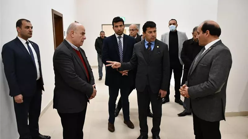 وزير الشباب يتفقد مقر الوزارة بالعاصمة الإدارية لمتابعة الترتيبات النهائية لاستقبال الموظفين