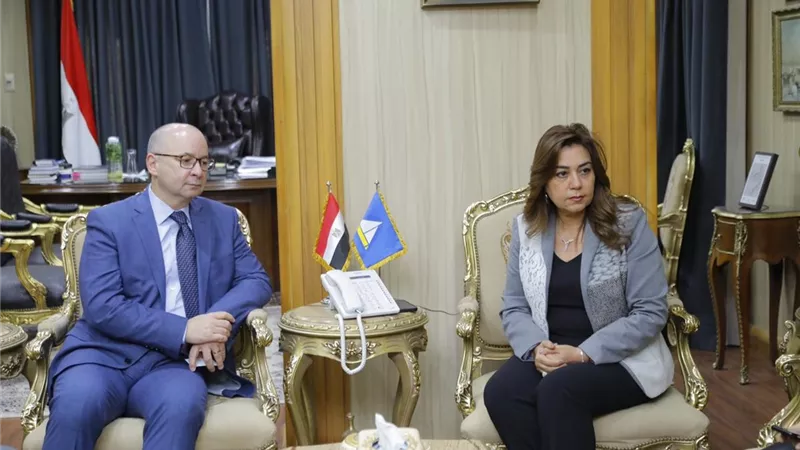 محافظ دمياط تبحث مع السفير الكندي آليات دعم المشروعات وتمكين المرأة
