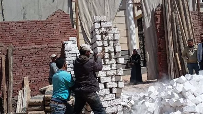 الأجهزة التنفيذية بالشرقية توجه ضربات استباقية لمحاولات البناء العشوائى وتزيل المخالفات