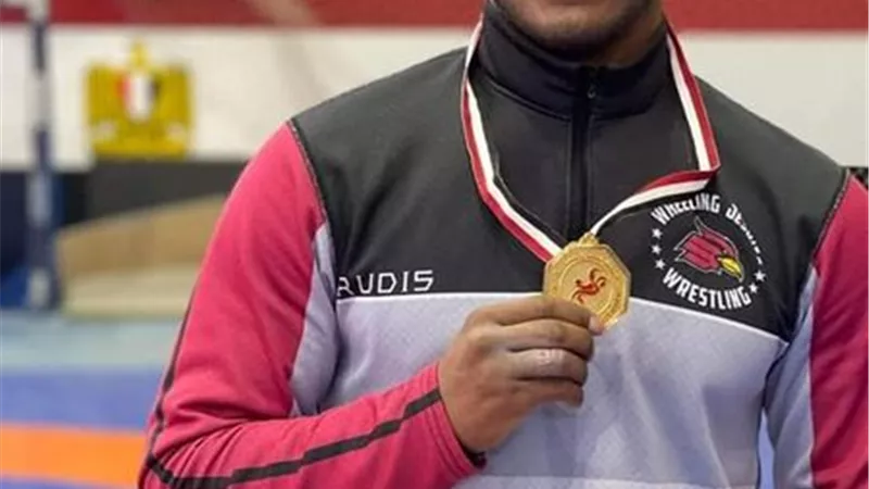 محمد إيهاب ابن جامعة القناة بطل الجمهورية في المصارعة الحرة