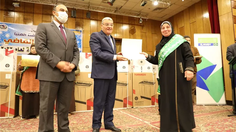 محافظ المنيا يكرم الامهات المثاليات