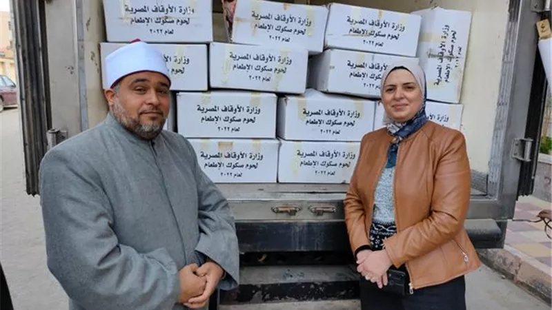 توزيع طن لحوم من صكوك الإطعام بالإسماعيلية ..صور