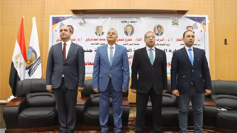 رئيس جامعة جنوب الوادي يشهد ندوة عن التصدى للشائعات ودور وزارة الشباب تجاه طلاب الجامعات بالغردق