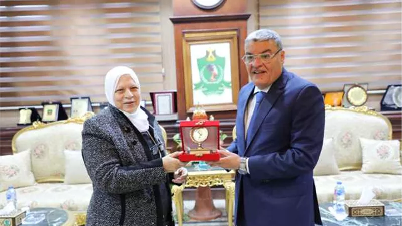 محافظ المنيا يكرم الأمهات المثاليات على مستوى المحافظة والديوان العام والوحدات المحلية