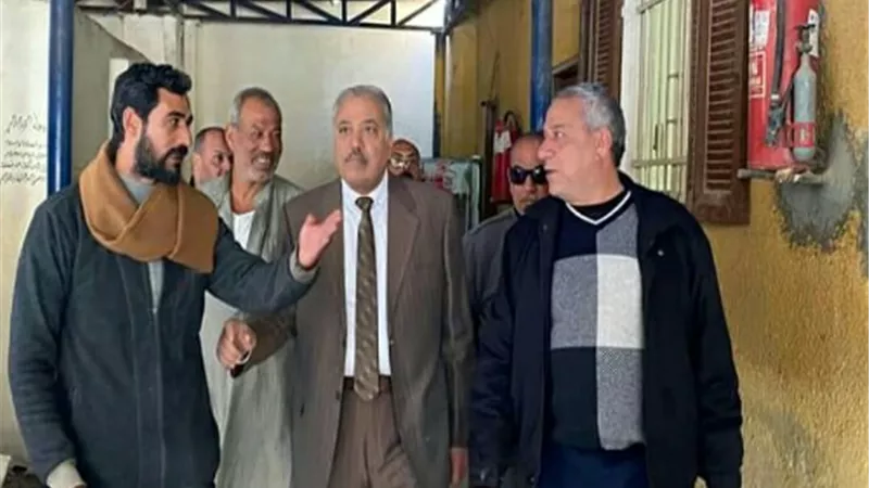 وكيل الصحة بالقليوبية يتفقد الإدارت بالمديرية ..ويتابع انتظام سير العمل بها