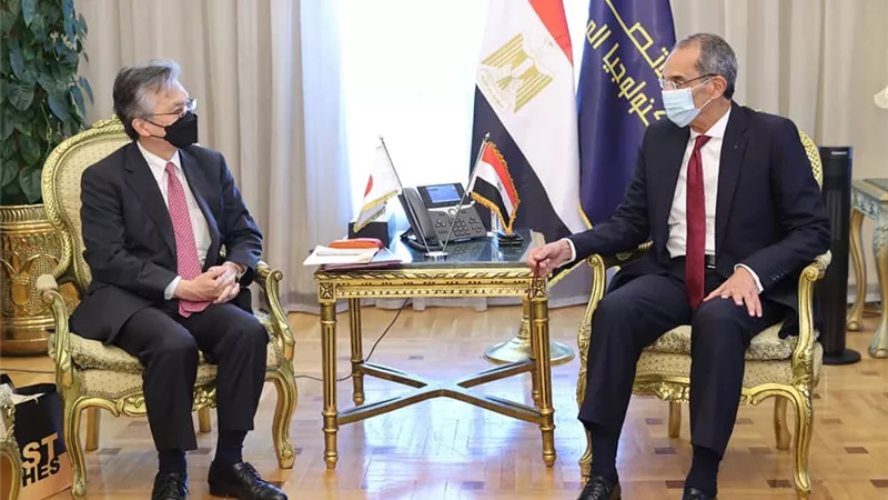 وزير الاتصالات يلتقى سفير اليابان فى القاهرة لبحث فرص جذب الاستثمارات