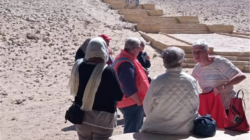 وفد سياحي من دولتي ألمانيا والنمسا يزور المناطق الأثرية بالمنيا..صور