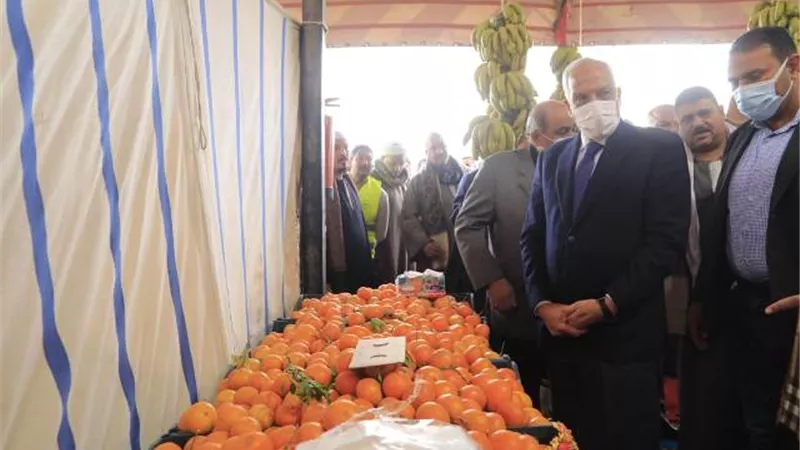محافظ الجيزة يفتتح اول منافذ لبيع الخضار والفاكهة التجزئه بسعر الجملة في سوق أكتوبر