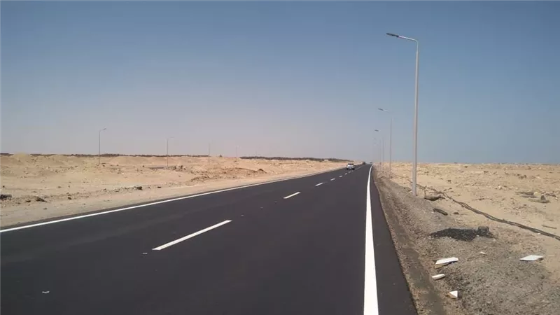 رصف الطريق الدائري الأوسط بالغردقة..صور