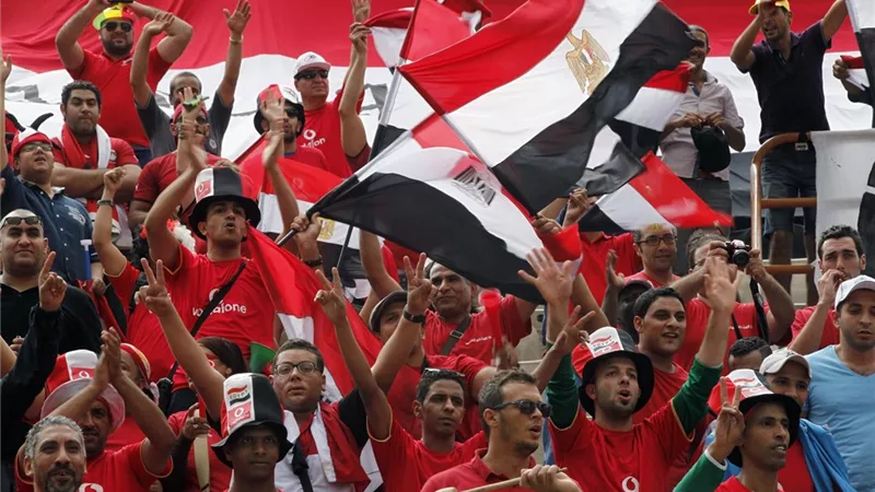 قبل مباراة مصر والسنغال.. الأغاني الوطنية تشعل حماس الجماهير باستاد القاهرة