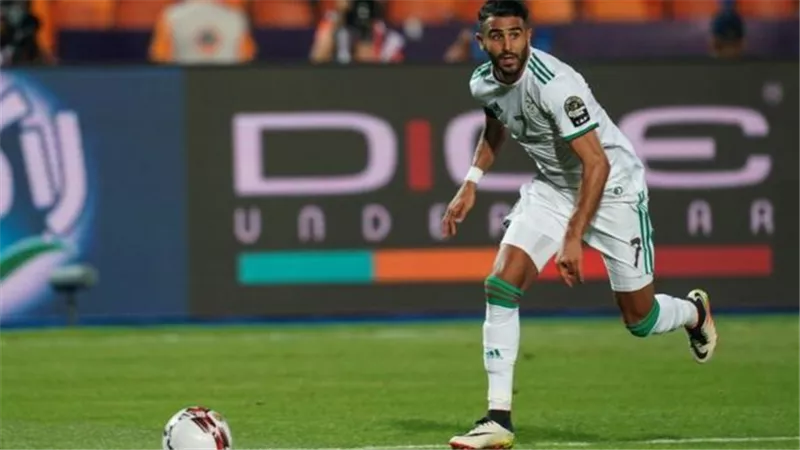 محرز يقود هجوم منتخب الجزائر أمام الكاميرون بتصفيات المونديال