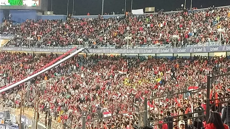 الجماهير تملأ استاد القاهرة قبل اللقاء المرتقب بين مصر والسنغال.. صور