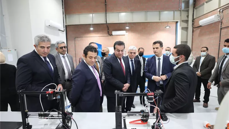 وزير التعليم العالي : نبني جيلا من الشباب قادر علي حمل الامانه العلمية في النهوض بالدولة المصرية