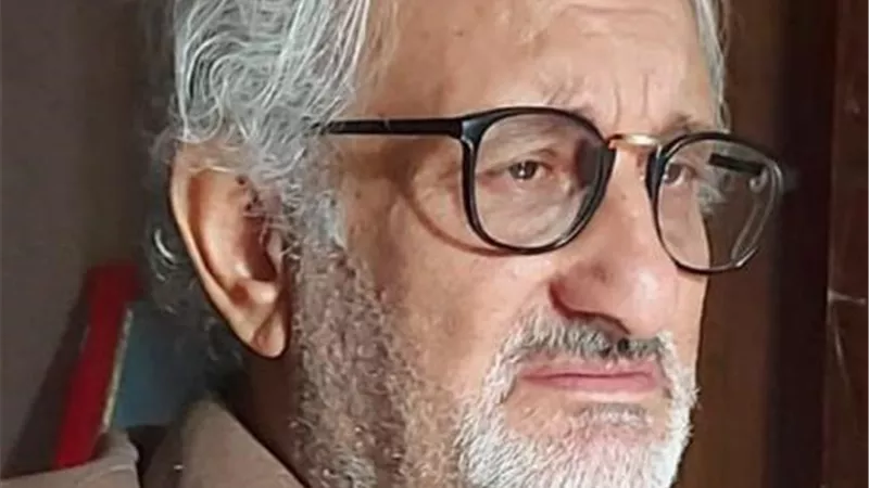 توافد الفنانين لتأدية صلاة الجنازة على الراحل أحمد حلاوة _صور