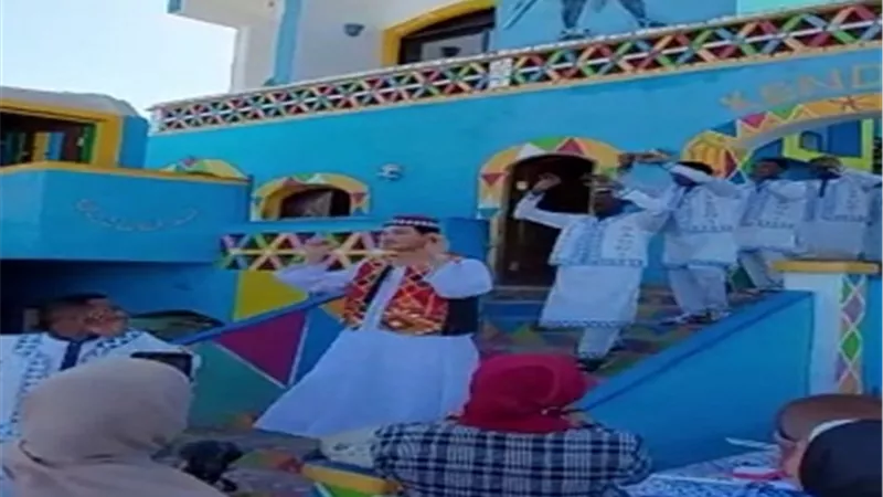 السفير الكورى يرقص بالزى النوبى 