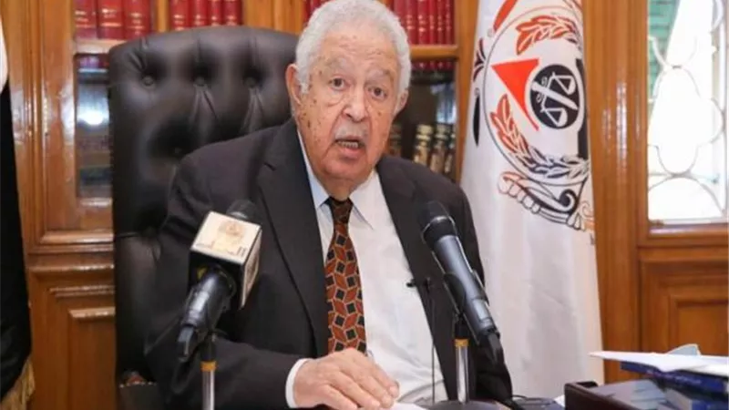 من يخلف رجائى عطية كنقيب للمحامين بعد وفاته؟