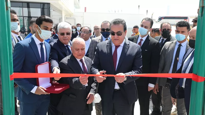 وزير التعليم العالي يتفقد مؤسسة الجامعات الأوروبية ويفتتح الملاعب الرياضية