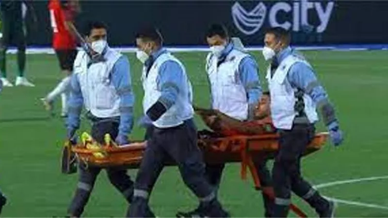 أول صورة لنجم دفاع المنتخب عقب عملية جراحية فى الانف
