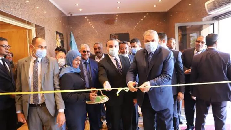 وزير القوى العاملة يفتتح معرض منتجات المشغولات اليدوية للفتيات بالأقصر
