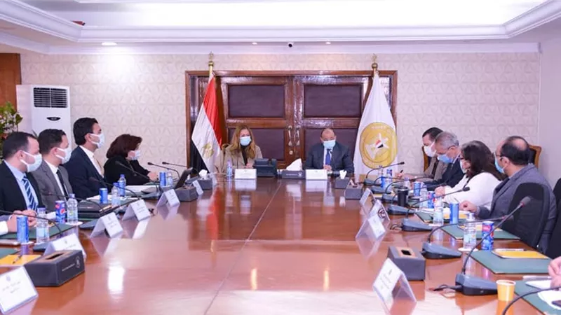 وزير التنمية المحلية يبحث التعاون مع المدير التنفيذي للأكاديمية الوطنية للتدريب