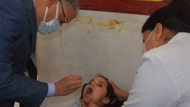 محافظ المنيا يشهد بدء حملة تطعيم الاطفال ضد الشلل بالمنيا الجديدة