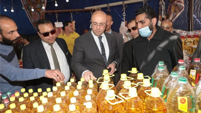 محافظ بني سويف يفتتح معرض بيع السلع واللحوم