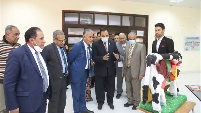 رئيس جامعة جنوب الوادى يفتتح المؤتمر العلمى الطلابى الرابع بكلية الطب البيطرى